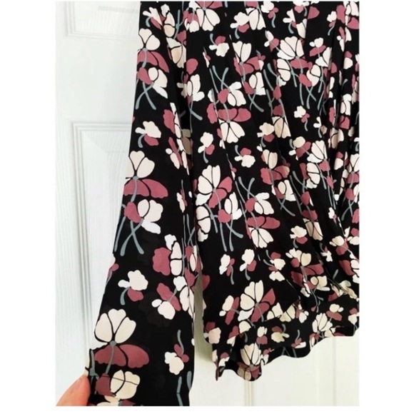 ANN TAYLOR Floral Blouse - Picture 2 of 5